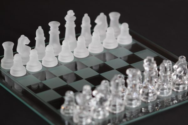 チェスは生涯続けられる国際的な趣味 海外のプレイヤーと対戦することで英語も話せる 知識の海から
